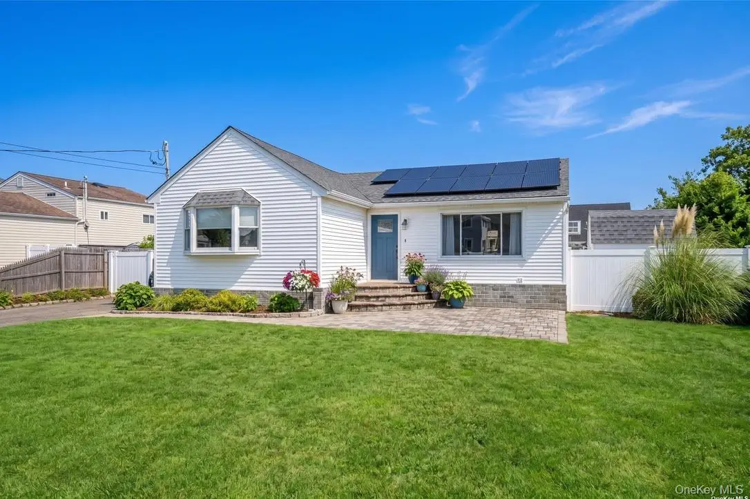 20 E Seacrest Avenue, Lindenhurst, NY 11757 - #1