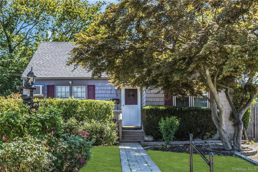 9 Kays Court, North Babylon, NY 11703 - #2