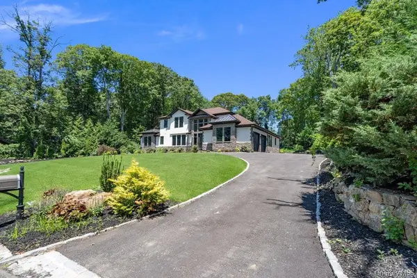 21 Arista Drive, Dix Hills, NY 11746
