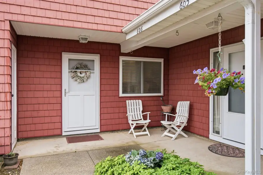 606 Flair Court W, Saint James, NY 11780 - #2