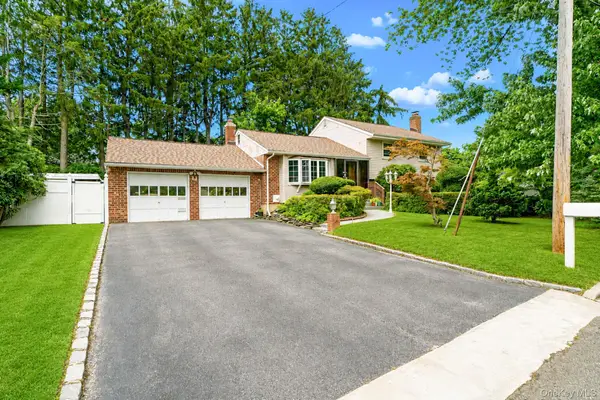 11 Carrol Place, Greenlawn, NY 11740