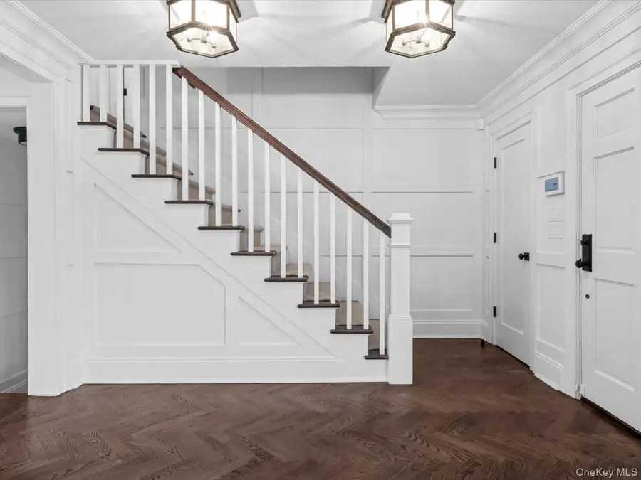 41 Strickland Place, Manhasset, NY 11030 - #3