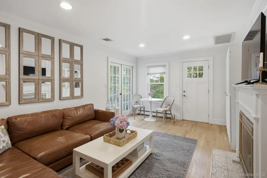 26 Fairmount Street, Huntington, NY 11743 - #3
