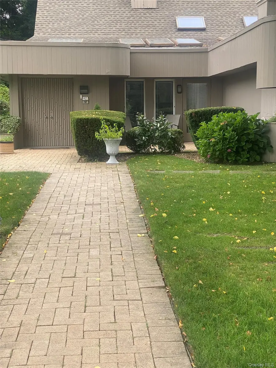 57 Parkway Drive, Roslyn Heights, NY 11577 - #2