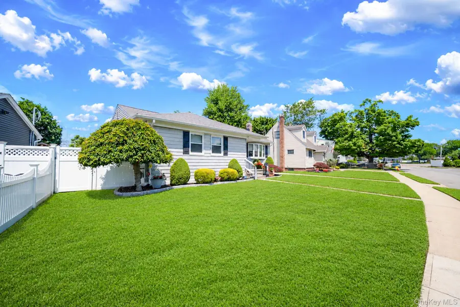 200 Whelan Place, Seaford, NY 11783 - #2