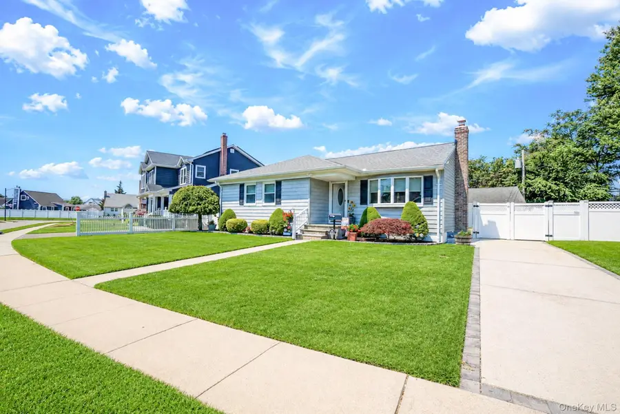 200 Whelan Place, Seaford, NY 11783 - #3