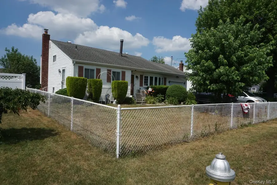 820 N Indiana Avenue, Lindenhurst, NY 11757 - #2