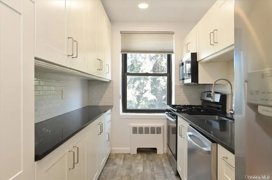 1 Maple Drive #2-J, Great Neck, NY 11021 - #3