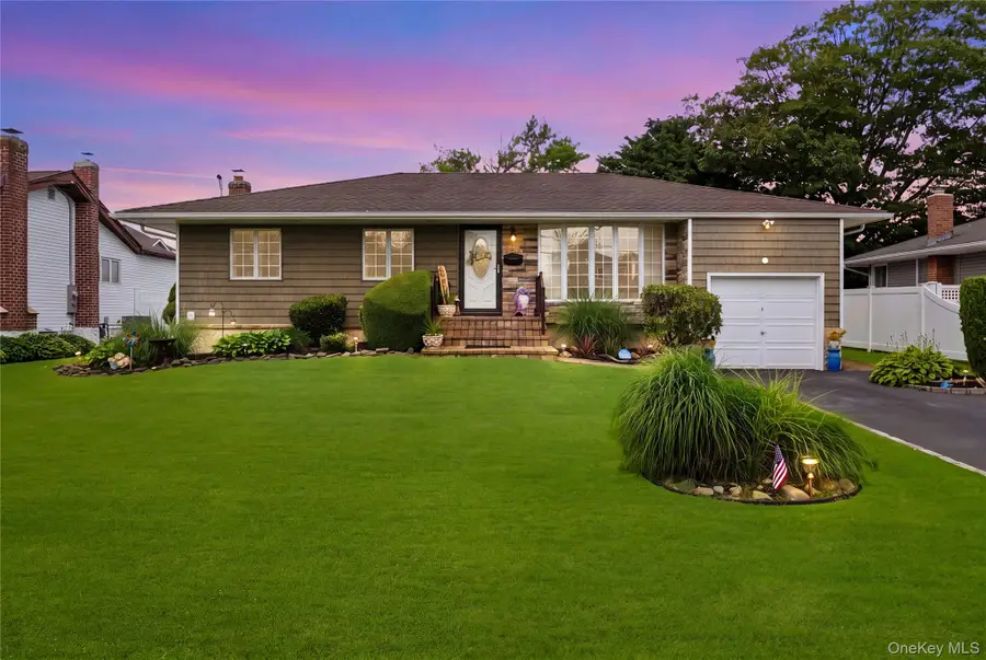 17 Mohawk Place, Massapequa, NY 11758 - #2