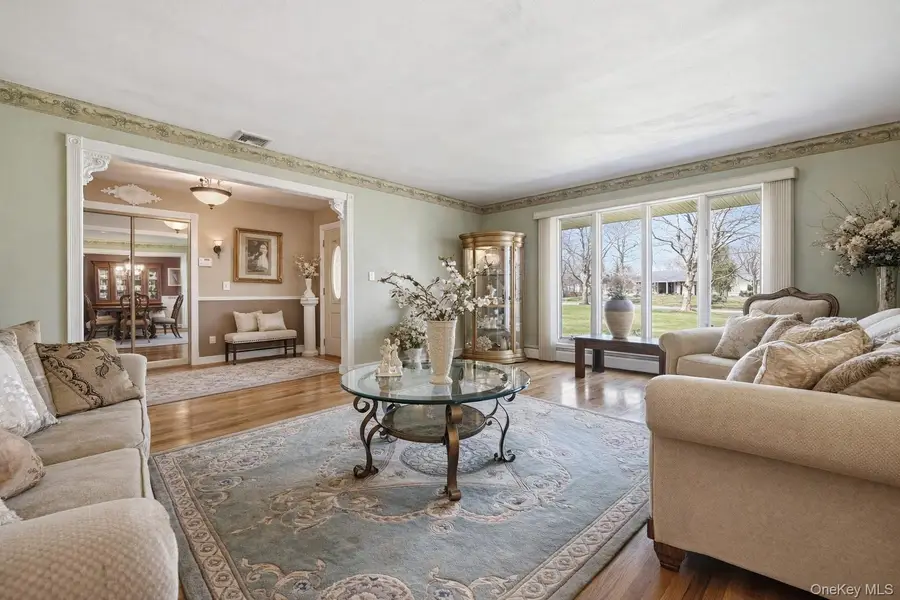 8 Penn Drive, Dix Hills, NY 11746 - #3