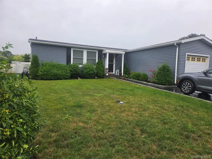 35 Village Circle S, Manorville, NY 11949 - #2