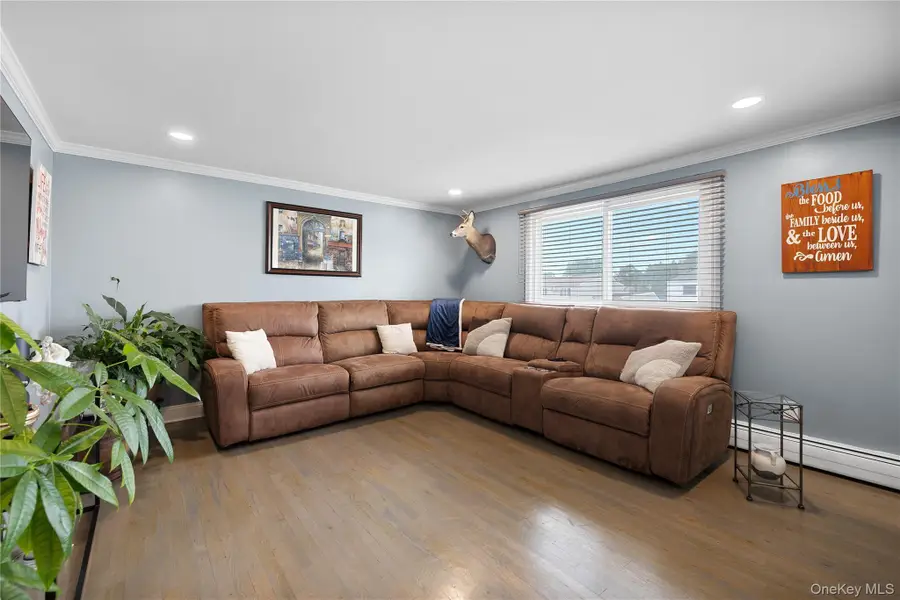22 Marilyn Court, West Babylon, NY 11704 - #2