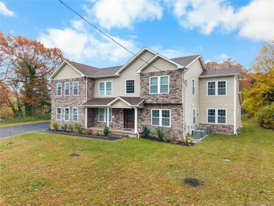 4 Coventry Court, Wheatley Heights, NY 11798 - #3