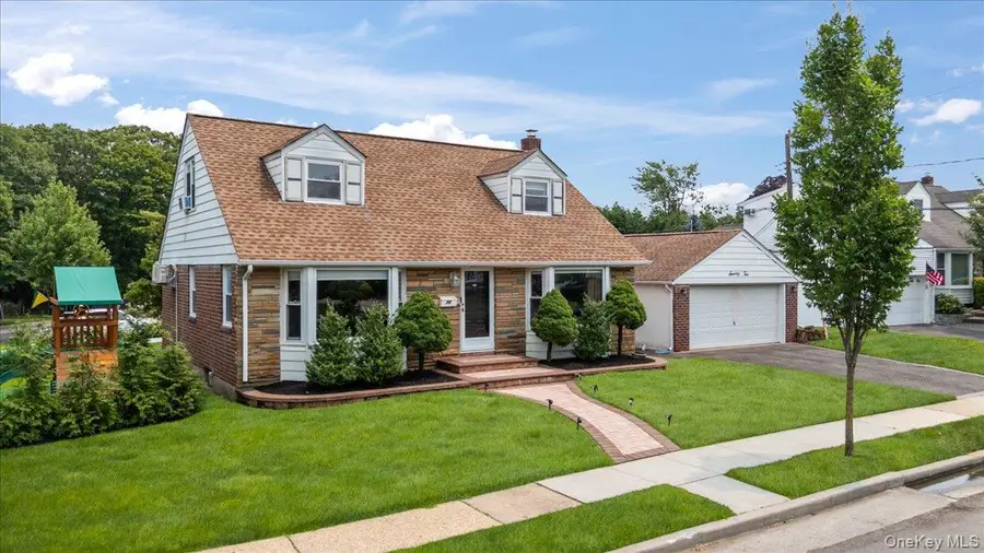 72 Pembrook Drive, Mineola, NY 11501 - #3