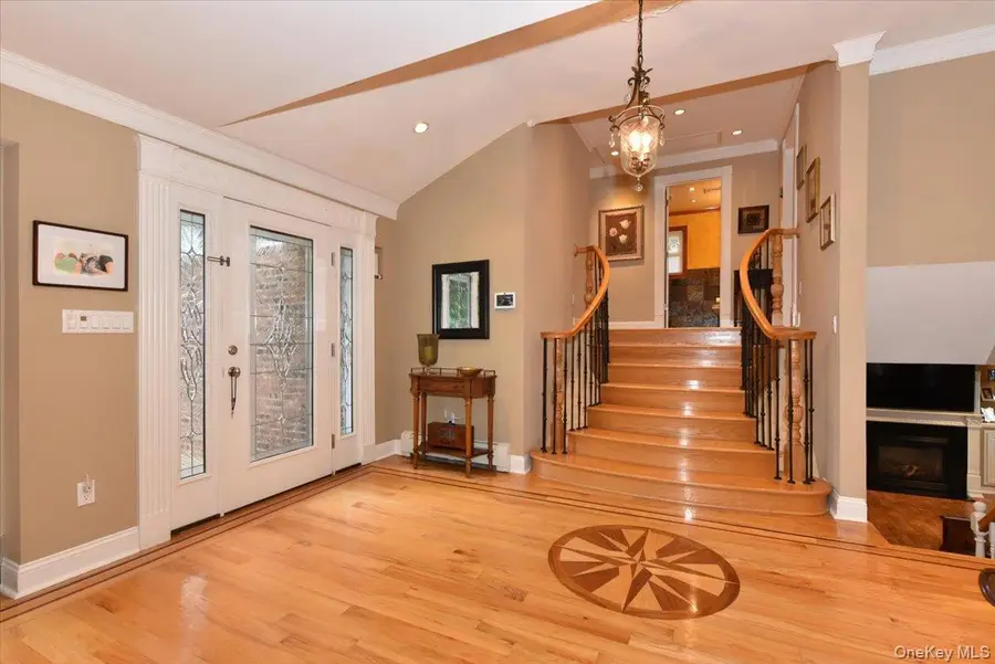 32 Lark Drive, Woodbury, NY 11797 - #3