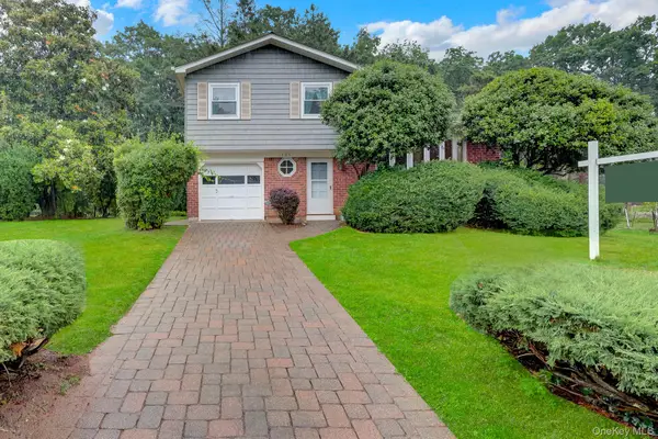 135 Atlantic Place, Hauppauge, NY 11788