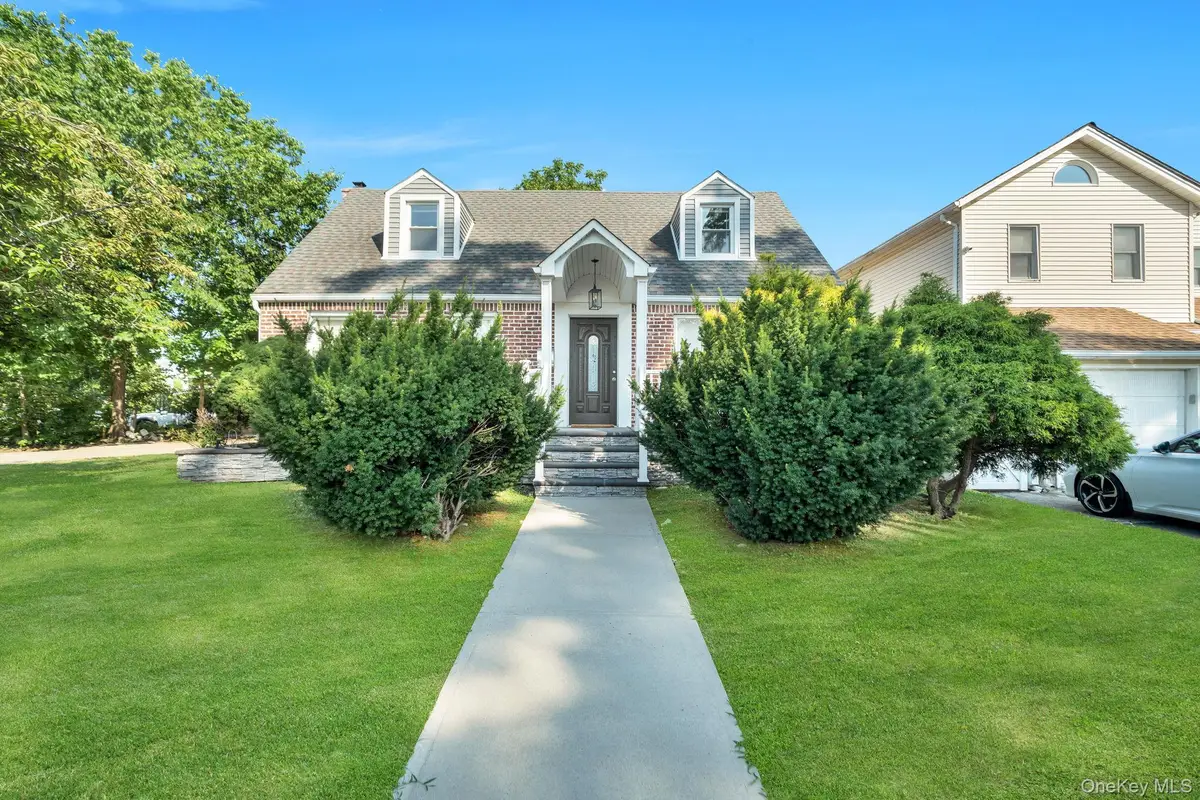 102 Strattford Road, New Hyde Park, NY 11040 - #1