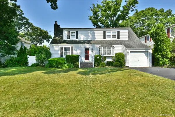 344 New York Avenue, Massapequa Park, NY 11762