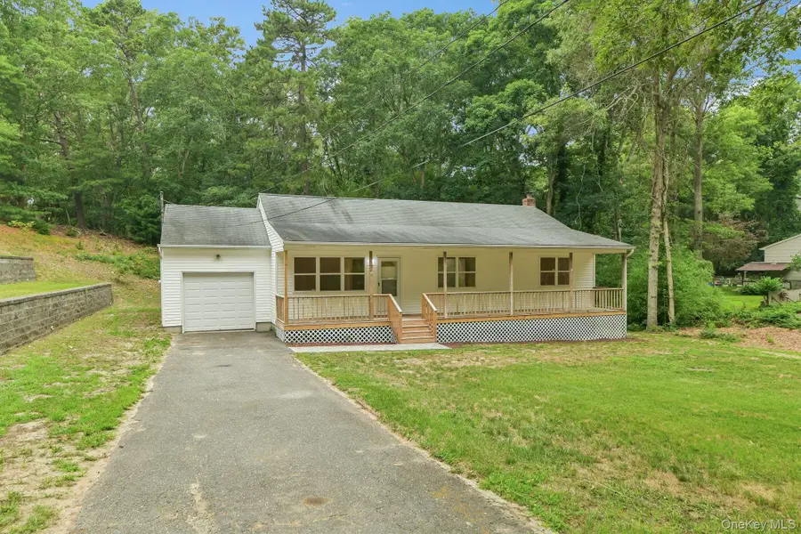 22 Red Maple Road, Ridge, NY 11961 - #2
