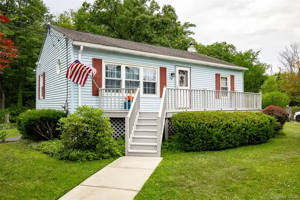 45 Holt Road, Hyde Park, NY 12538