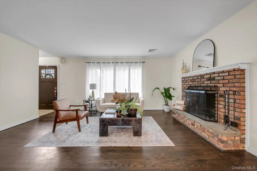 17 Doxey Drive, Glen Cove, NY 11542 - #3