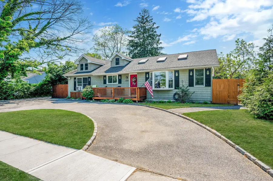 1096 Manor Lane, Bay Shore, NY 11706 - #3