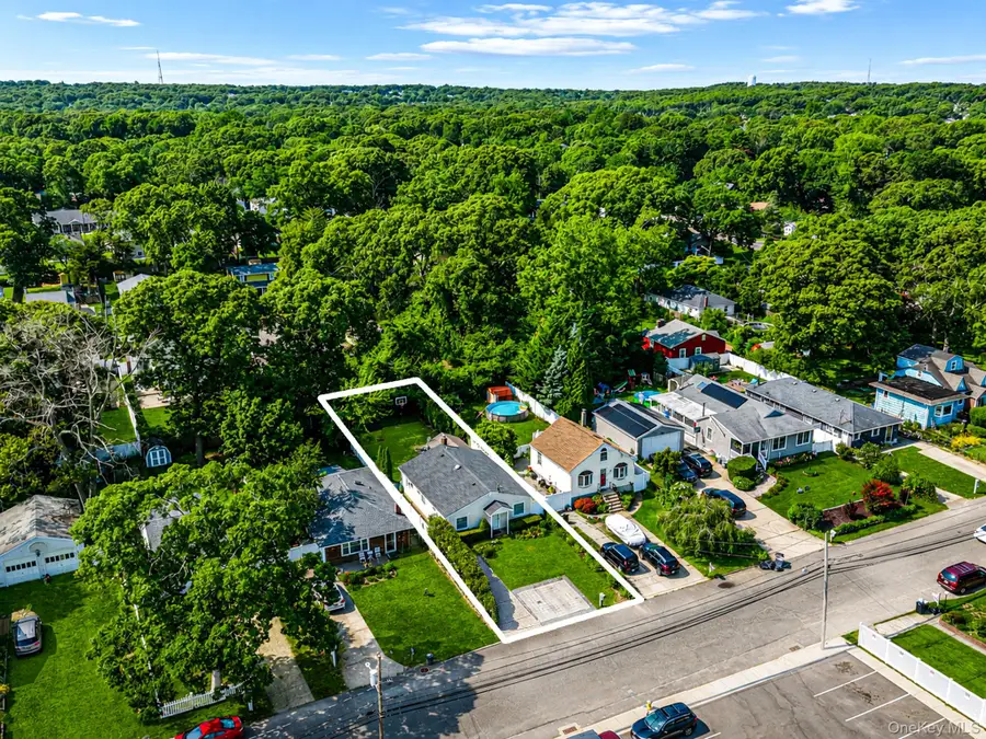 48 Oakmont Avenue, Selden, NY 11784 - #3
