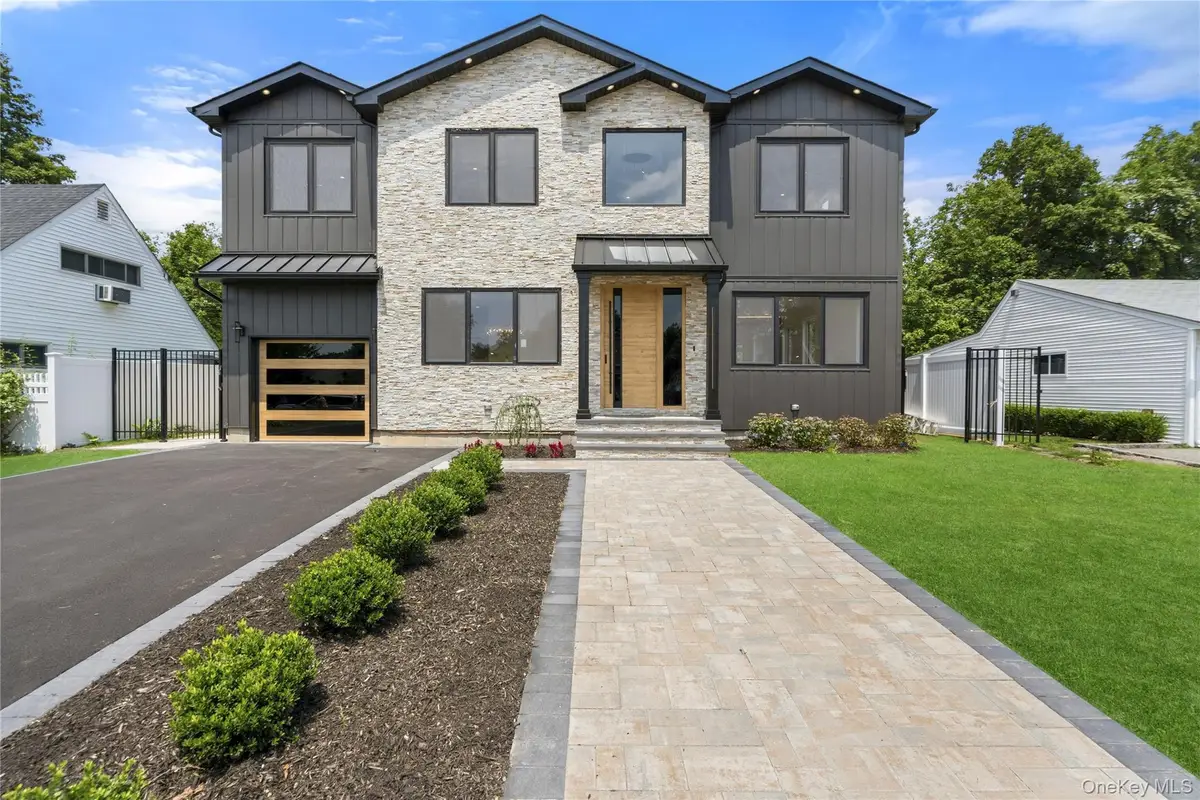 28 Choir Lane, Westbury, NY 11590 - #1
