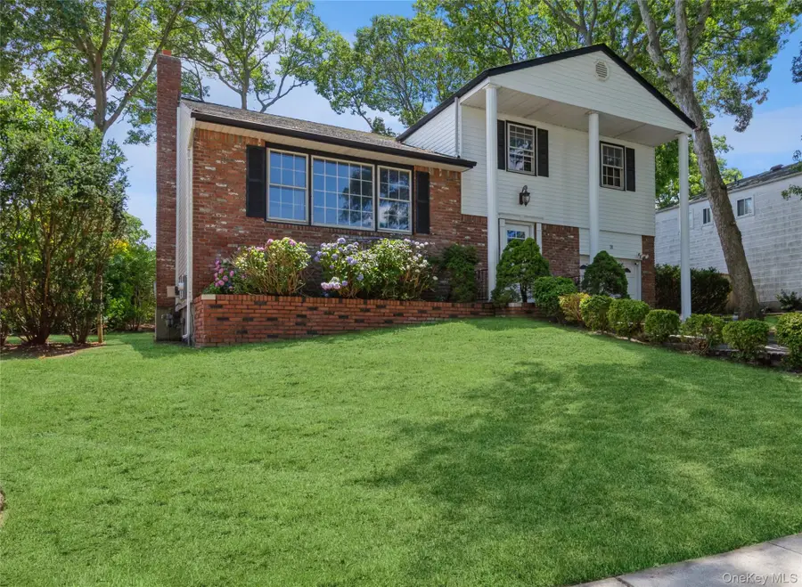 18 Linden Street, Selden, NY 11784 - #2