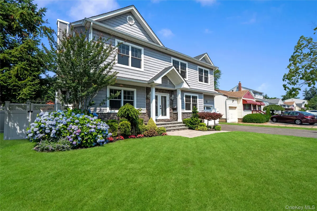 17 Woodwaye Road, Plainview, NY 11803 - #1