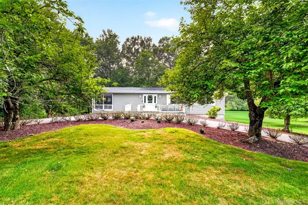 105 Robinhood Lane, West Nyack, NY 10994