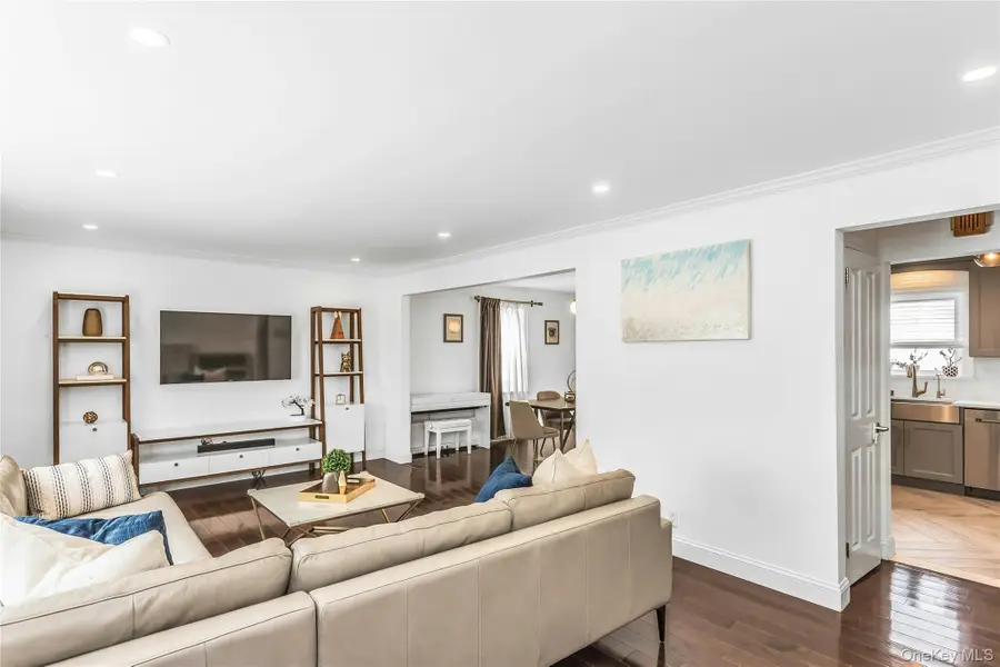 625 S 10th Street, New Hyde Park, NY 11040 - #3
