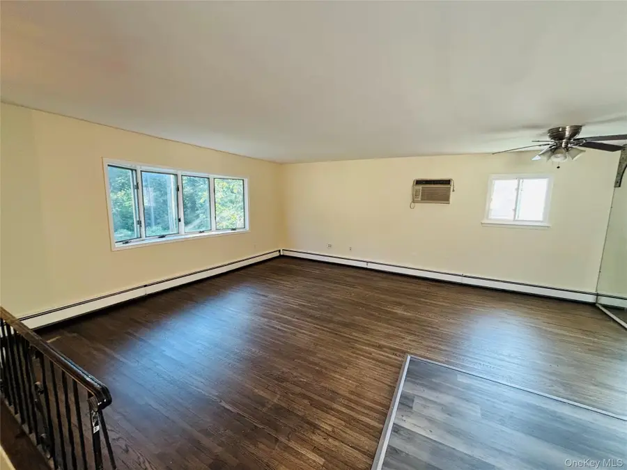 537 Lakeway Drive, West Babylon, NY 11704 - #3