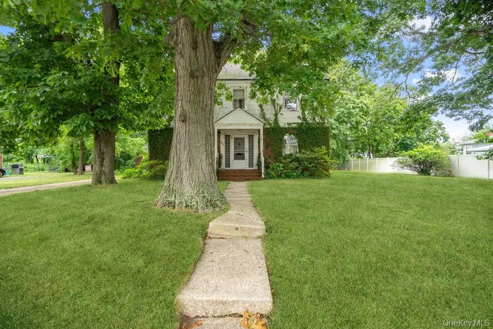 544 S Wellwood Avenue, Lindenhurst, NY 11757 - #1