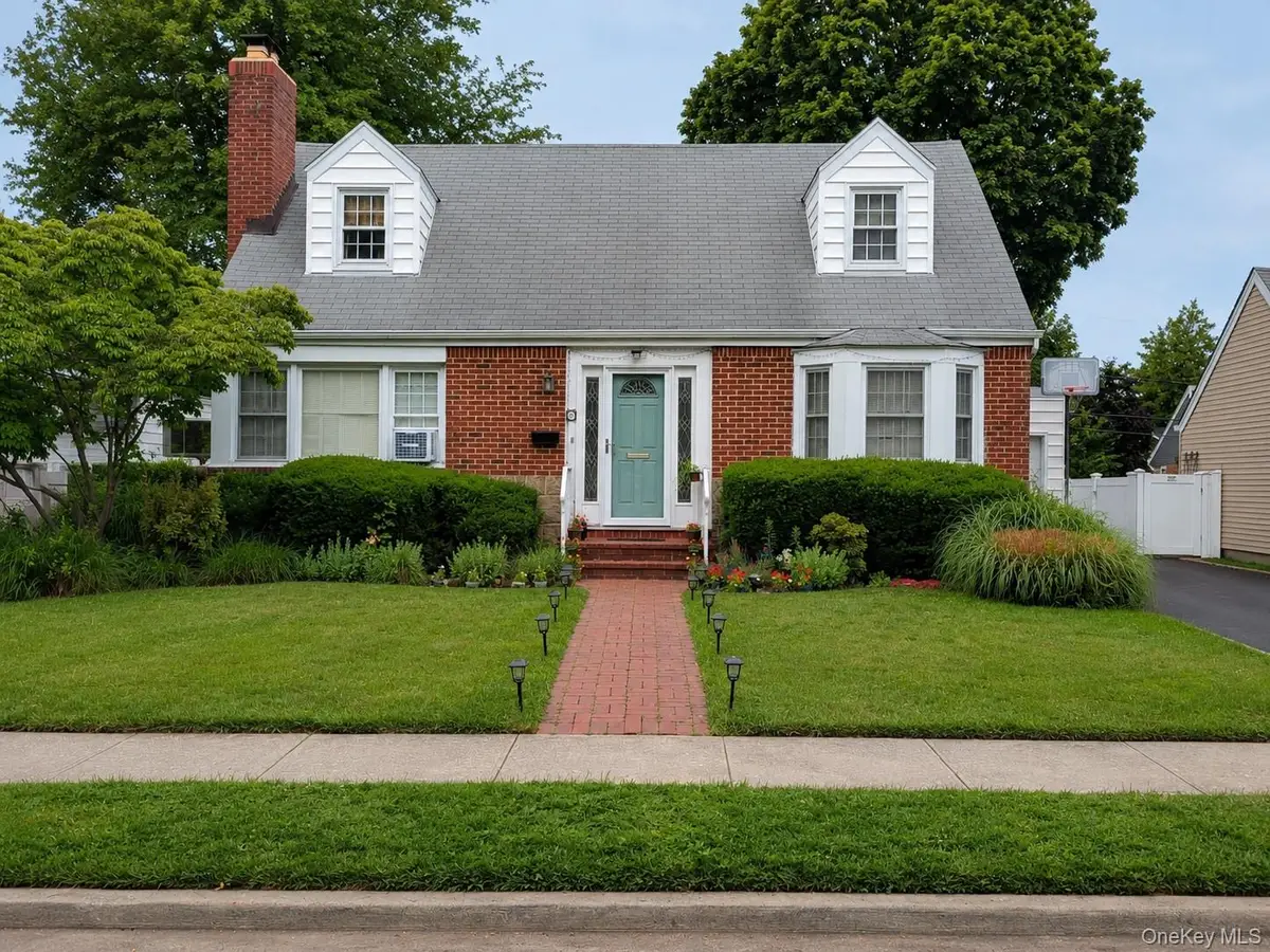 61 Gateway, Rockville Centre, NY 11570 - #1