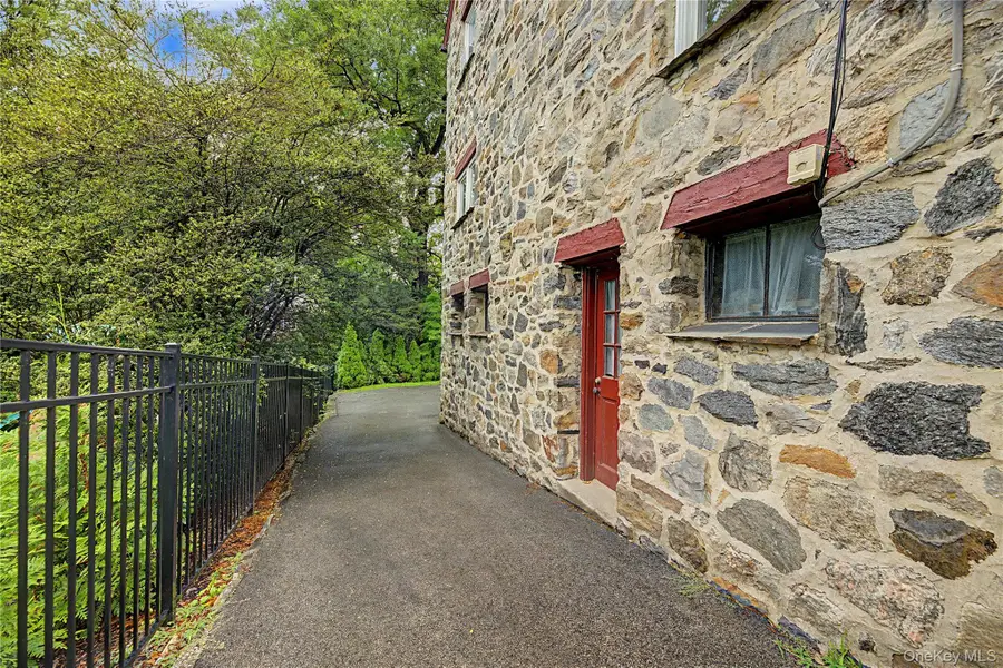 37 Lansdowne Drive, Larchmont, NY 10538 - #3