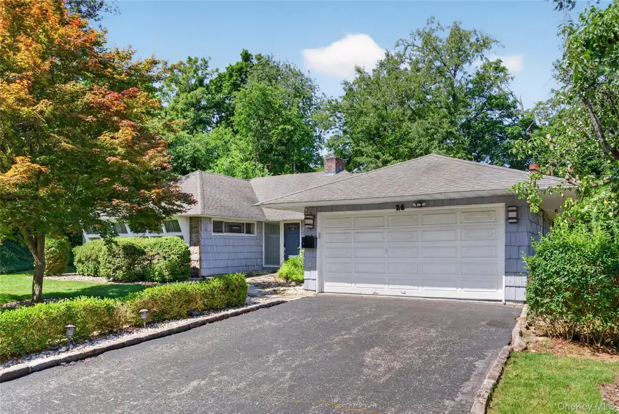 26 Oaks Hunt Road, Great Neck, NY 11020 - #3