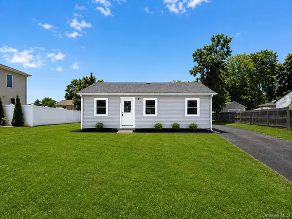 818 Meade Avenue, Bellport, NY 11713