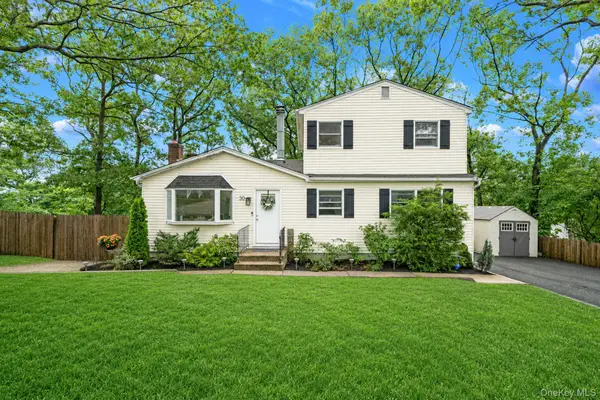 30 Sayville Road, Sound Beach, NY 11789