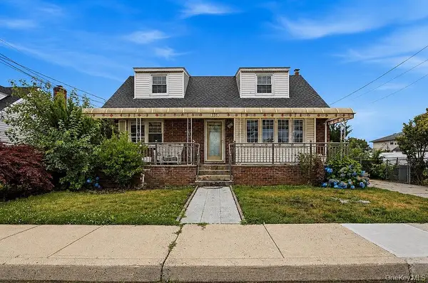 335 Roquette Avenue, Floral Park, NY 11001