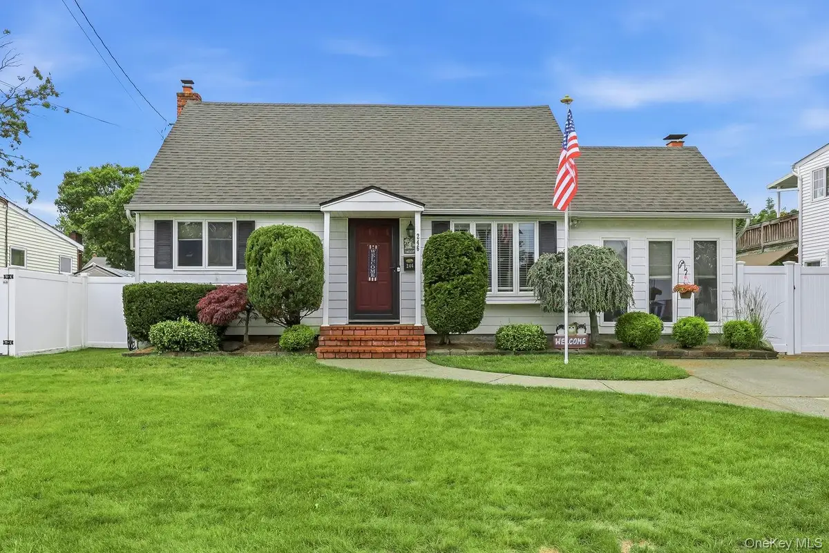 246 29th Street, Lindenhurst, NY 11757 - #1