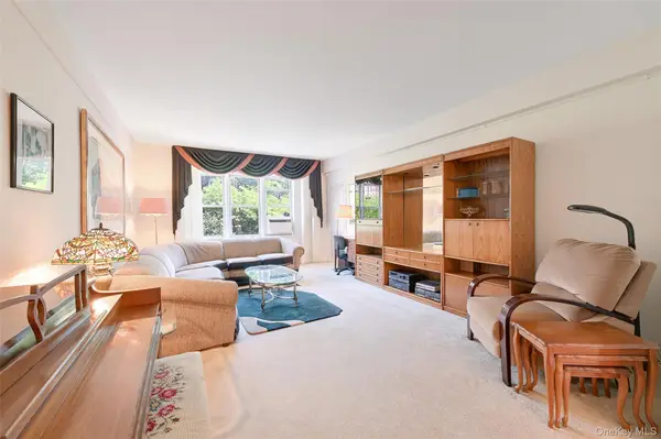 69-10 108th Street #4J, Forest Hills, NY 11375