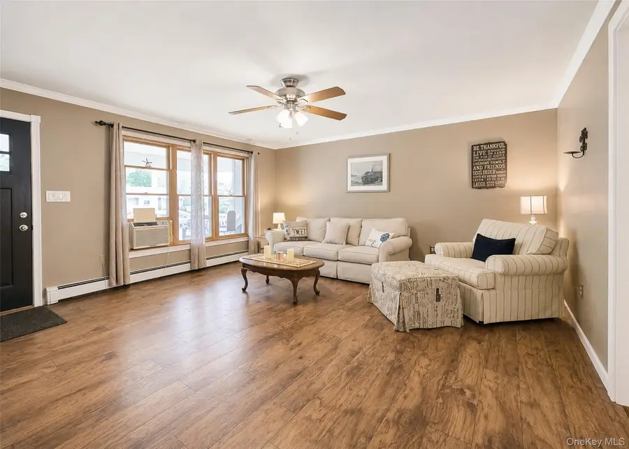 19 Evy Court, Sayville, NY 11782 - #3
