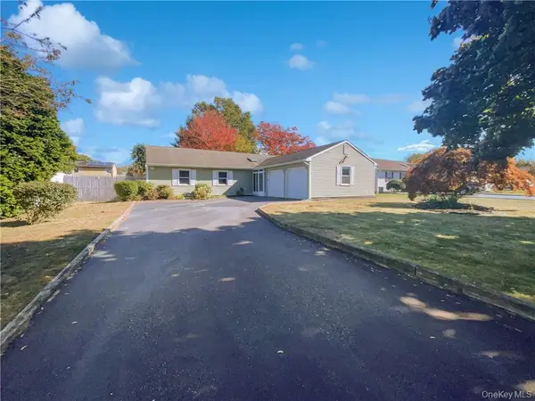 11 Frost Valley Drive, Bellport, NY 11772