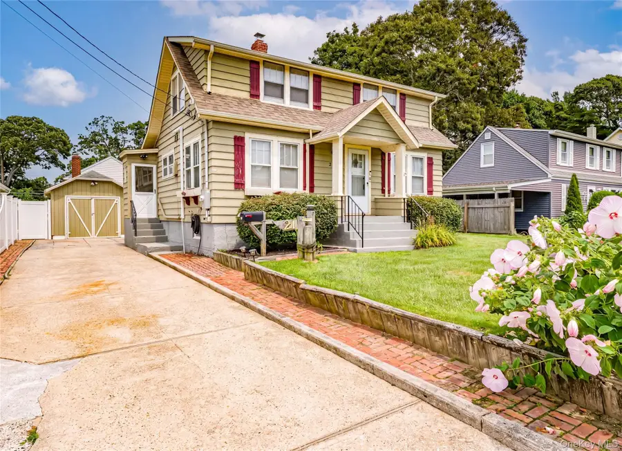 21 Bay 3rd Street, Islip, NY 11751 - #2