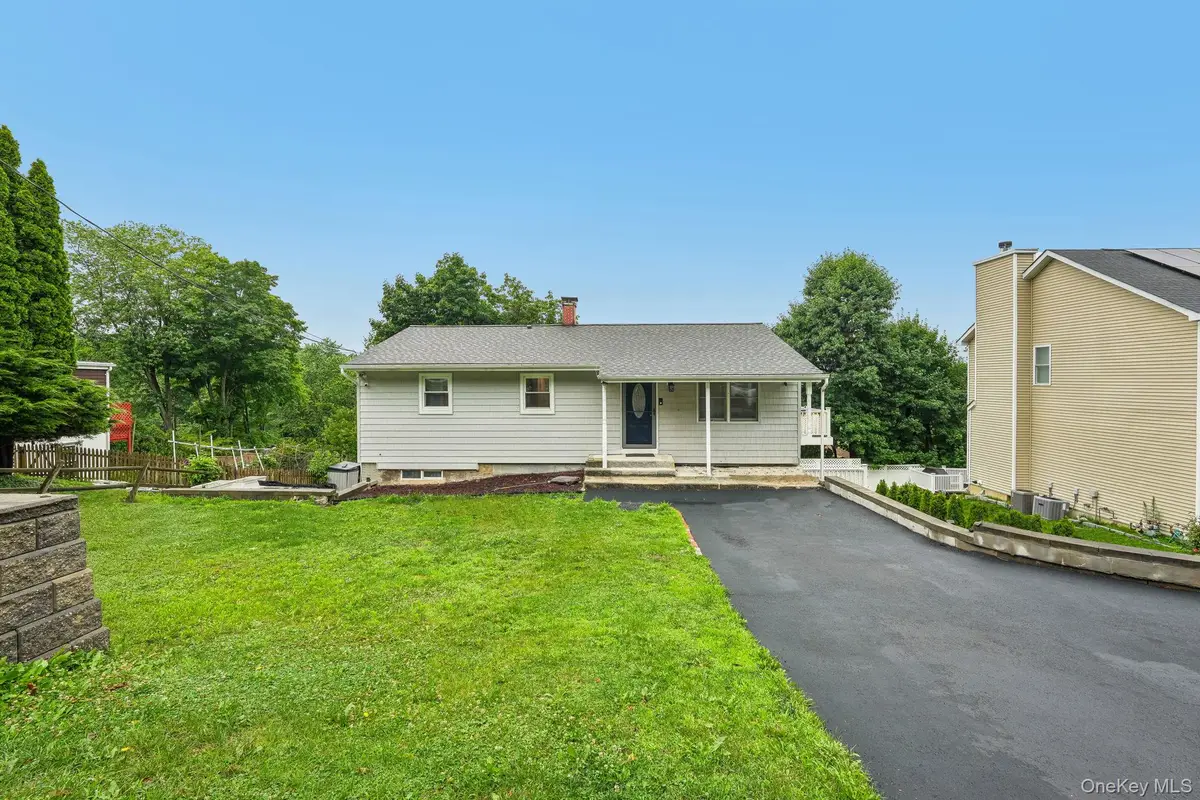 849 Warren Avenue, Thornwood, NY 10594 - #1