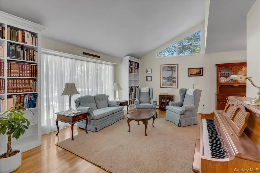 6 Primrose Lane, Huntington, NY 11743 - #2
