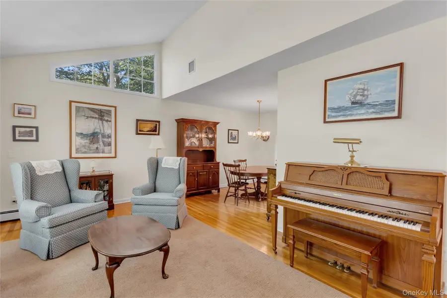 6 Primrose Lane, Huntington, NY 11743 - #3
