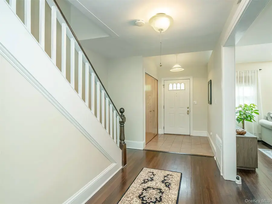 1 Raymond Street, Glen Cove, NY 11542 - #3