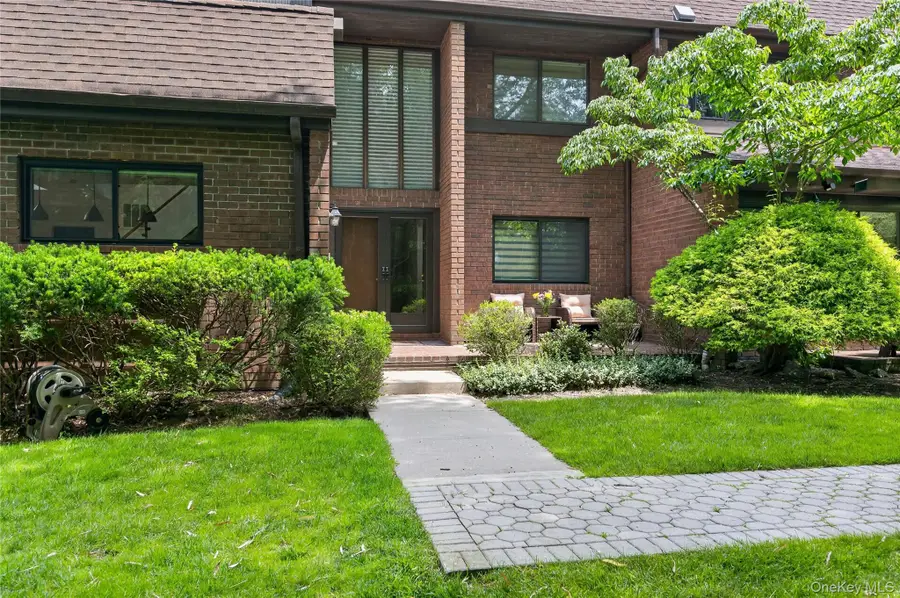 66 Chestnut Hill, Roslyn, NY 11576 - #2